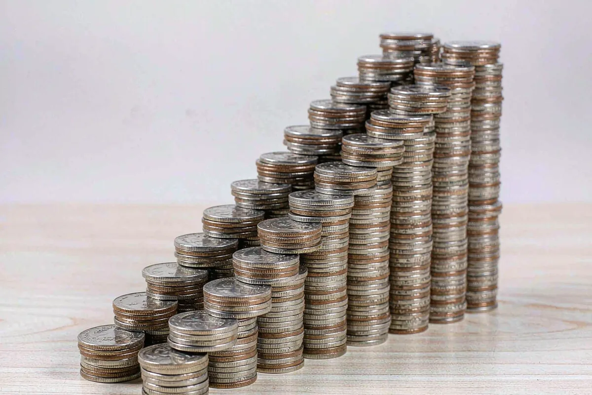 CD Ladder vs Savings: Which Wins in 2026